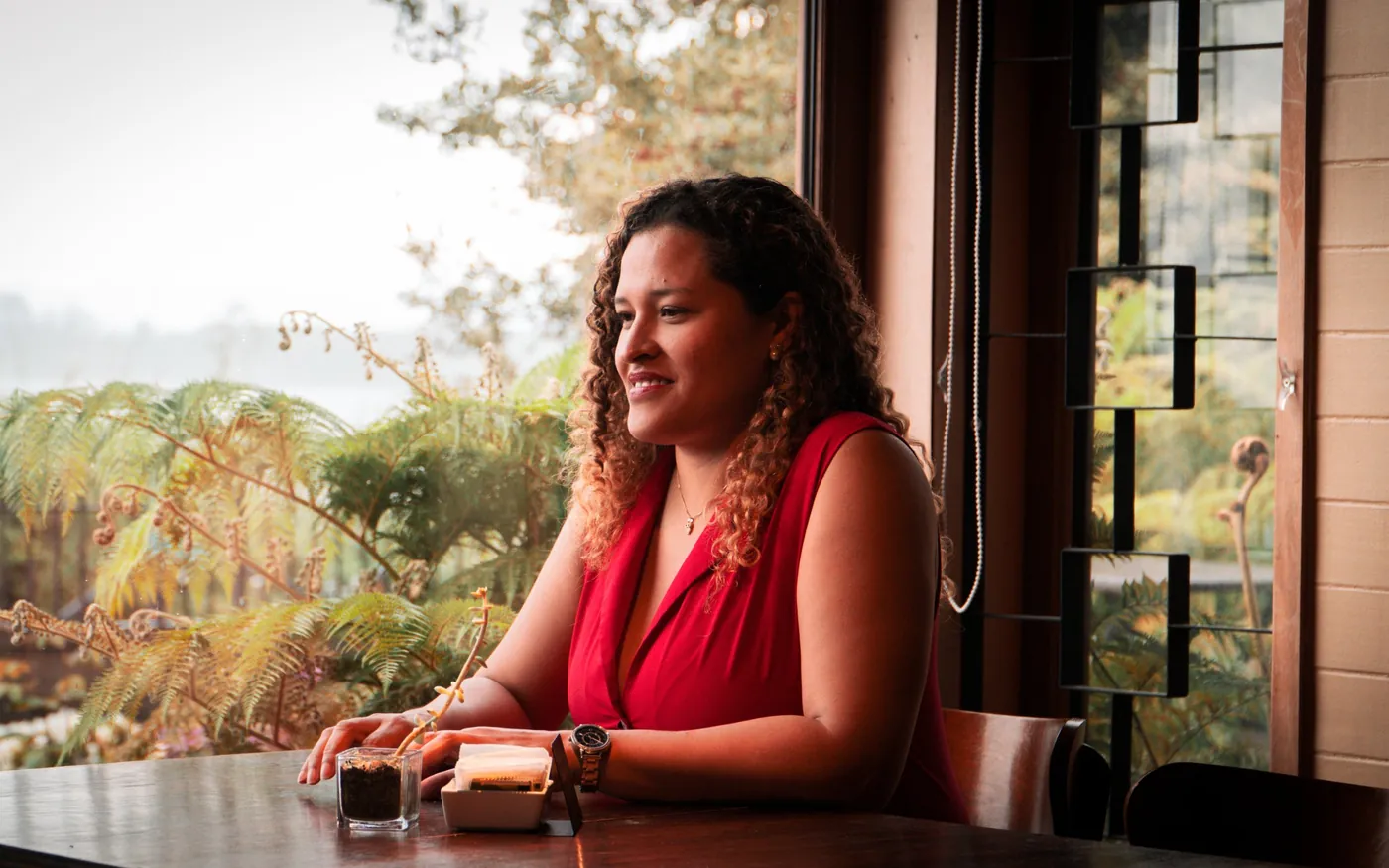 Marcela Quiros García, conductora del podcast Pieza a pieza